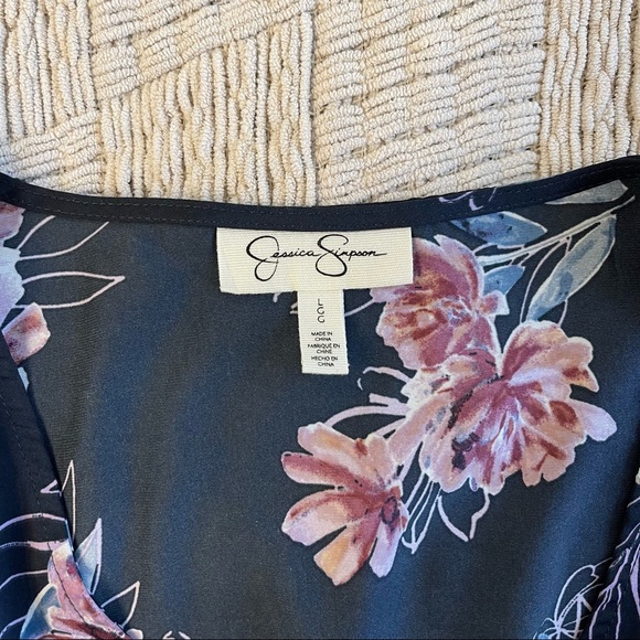 Maternity floral kimono top by Jessica Simpson. Spring and summer maternity top. - Picture 3 of 7